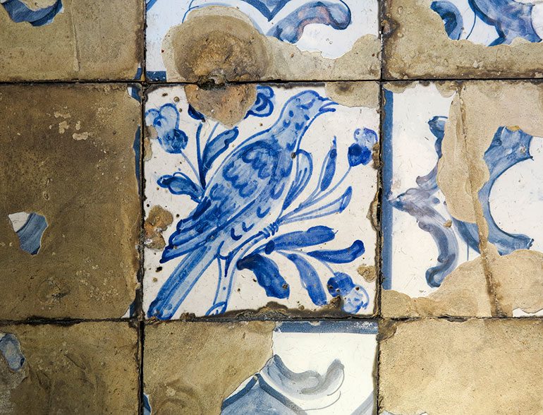 Blue-tiles-19-June-Alfama Lisbon. Photo Heather Moore