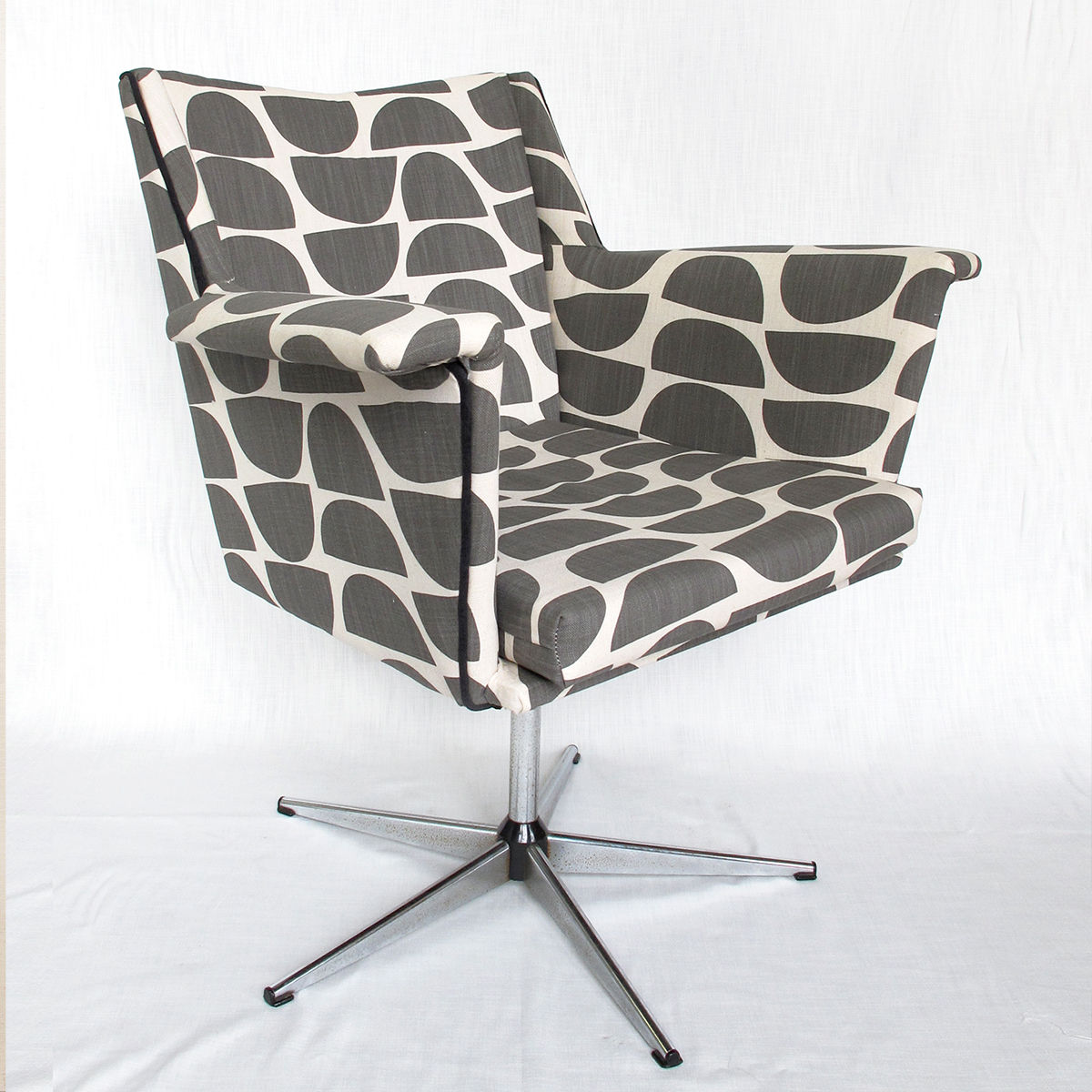 Skinny Laminx Bowls Graphite Chair