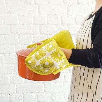 Skinny laMinx Oven Glove Sunshine Gold a